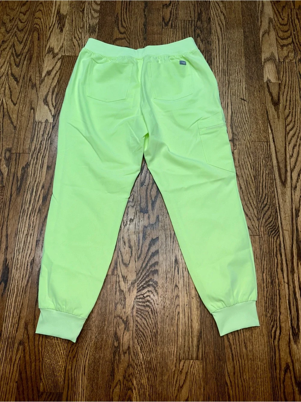 FIGS Lime Green Scrub Set Top M Pants M/P NWT/NWOT V-Neck Scrub Top & Drawstring